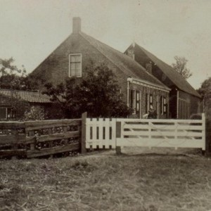 Oude foto van de boerderij in Mariekerke