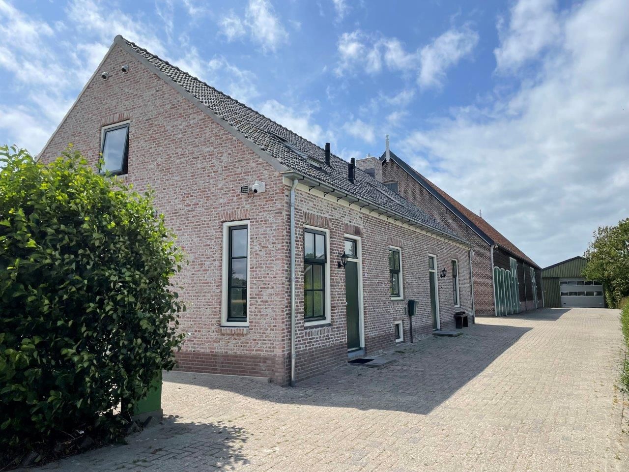 De boerderijwoning en de schuur van familie Krijger in Mariekerke
